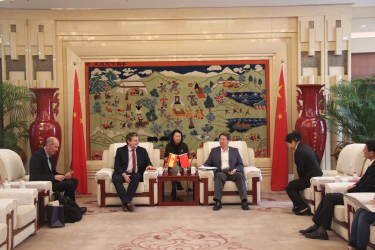 1bf15157885348eab9ef7e9665abd401.jpg IMG_6159.JPG