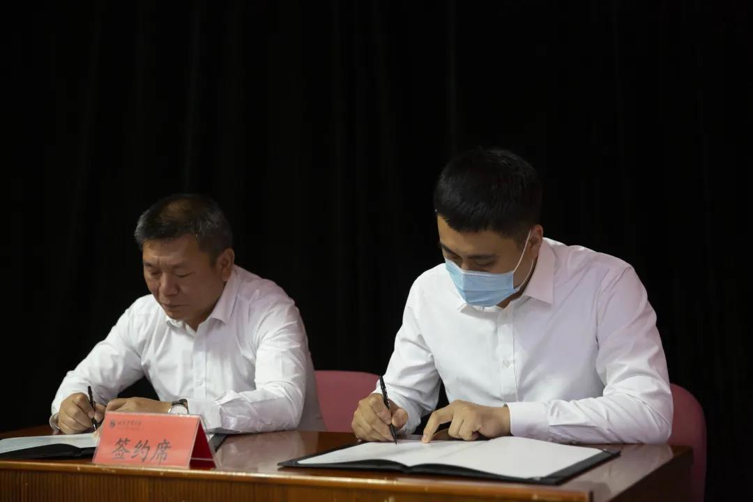 e71715cb8ee74b1faef8058b7aa3355a.jpg e71715cb8ee74b1faef8058b7aa3355a.jpg