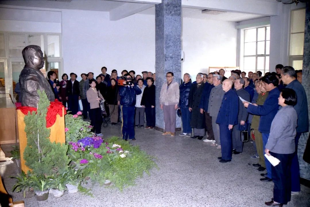 f4c1f2ec9c914e3baf87c2ee51789fe4.jpg f4c1f2ec9c914e3baf87c2ee51789fe4.jpg